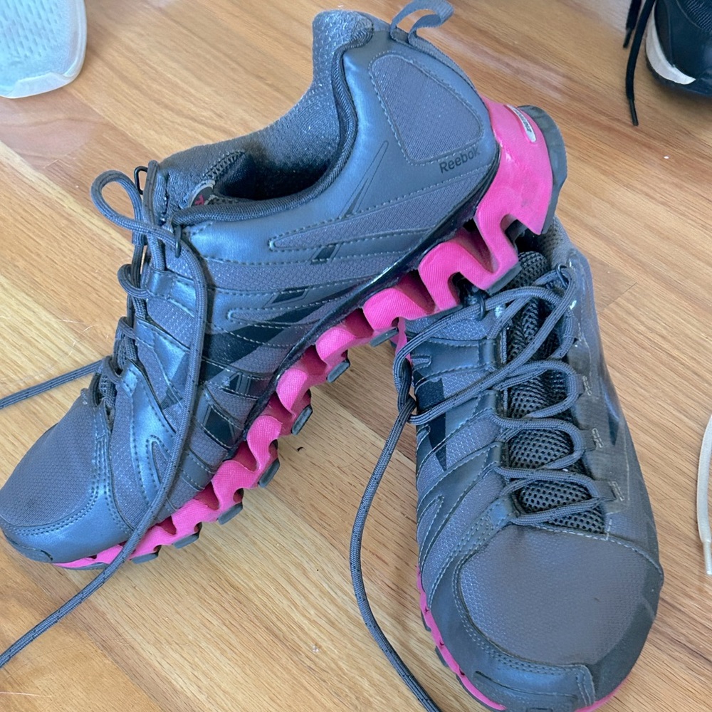Womens like new Reebok sneakers super comfortable